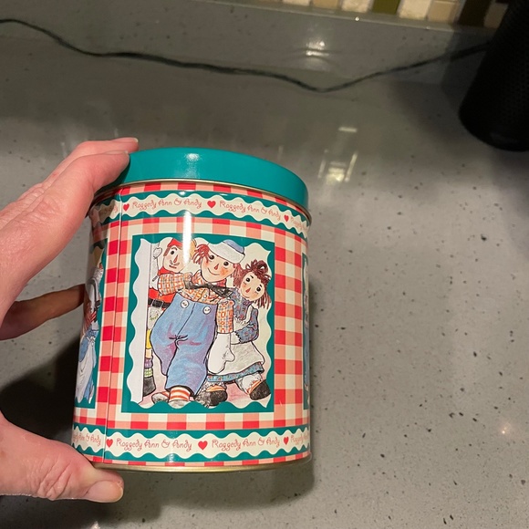 3 Raggedy Ann and Andy vintage tin containers - Picture 4 of 8
